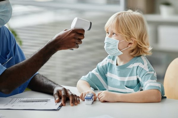 Quelles sont les astuces pour maintenir une température agréable dans une véranda en été ?