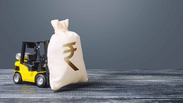 Quelles astuces pour réduire la consommation d'énergie d'une piscine extérieure ?